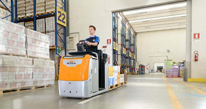 Xe nâng đa năng Still