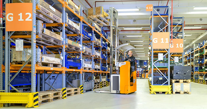 xe nâng điện nhà kho Still