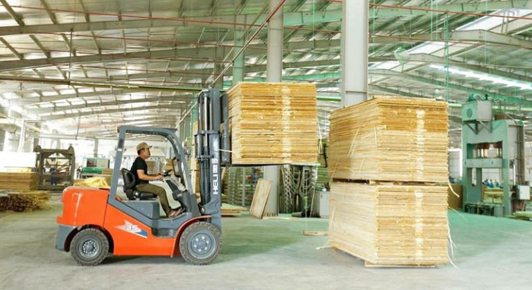 xe nâng gỗ Heli 3 tấn