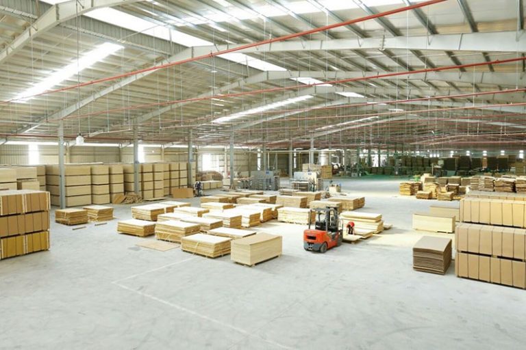 xe nâng ngành gỗ ván ép